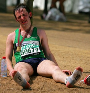 Marathon-runner-collapsed-291x300